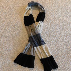Cozy & Beautiful Anne Klein Scarf, warm and soft